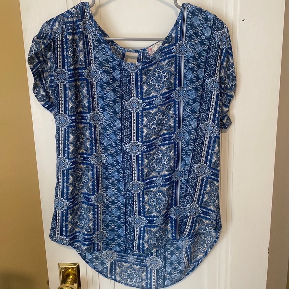 Blue print blouse short sleeve women’s large 100 % polyester